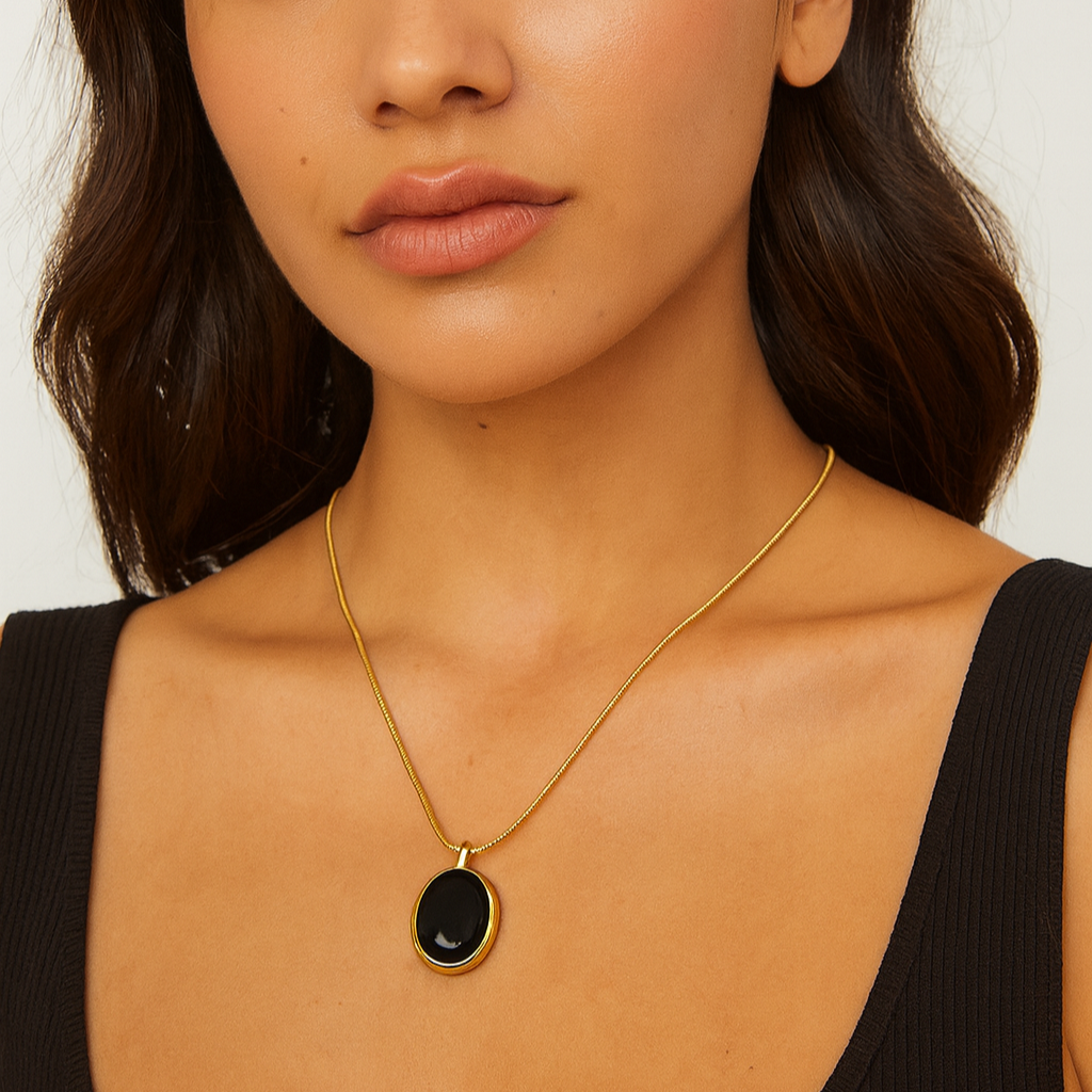 Noir Pendant Necklace